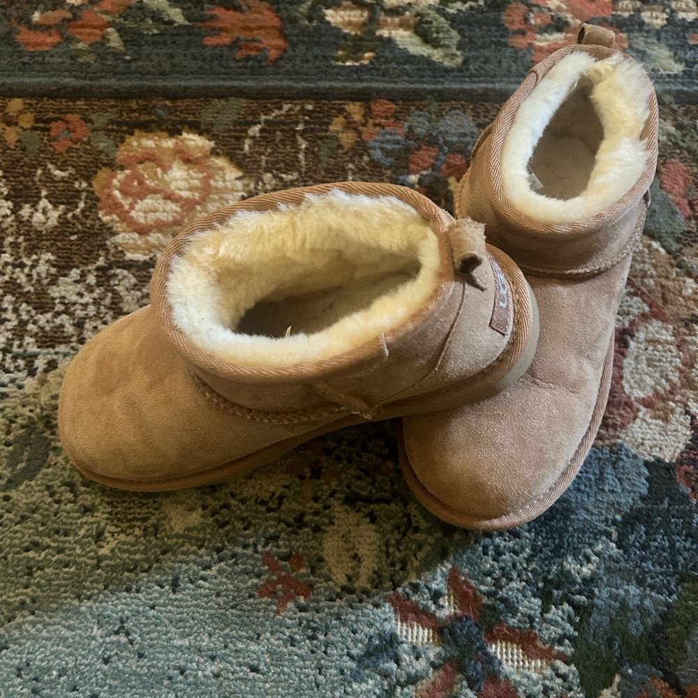 UGG Slipper boots size 4